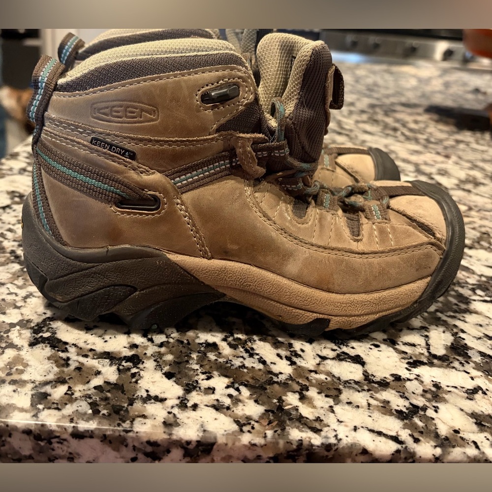Keen Targhee II hiking boots